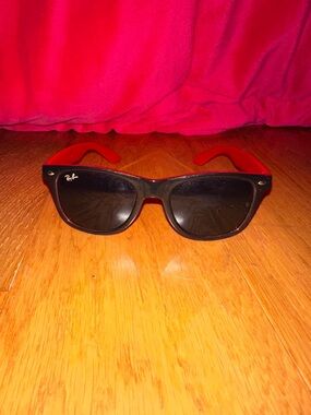 Ray-Ban Black Front Red Temple Wayfarer Sunglasses